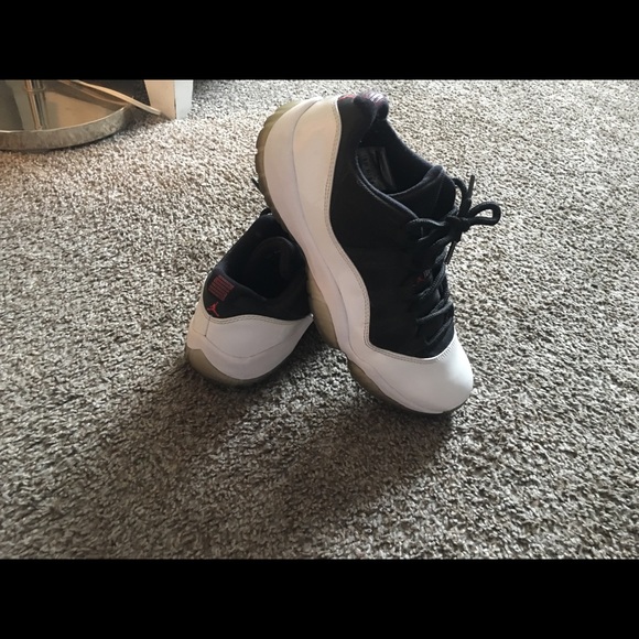 Jordan 11s tuxedo low tops - Picture 2 of 3